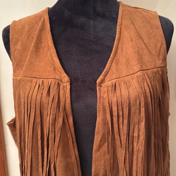 Brown Fringe Vest - Picture 2 of 4
